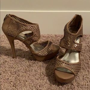 Vera Wang Nude Heels!